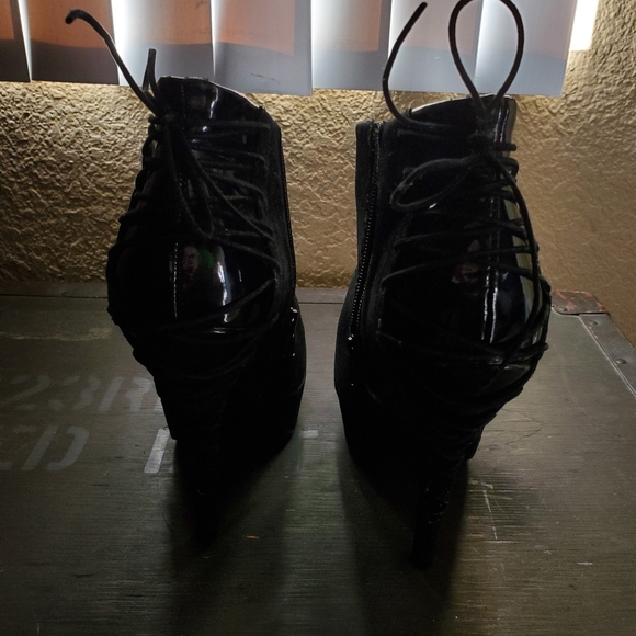 Boots - Picture 2 of 3